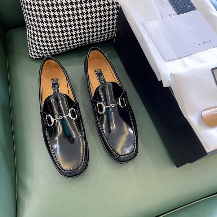 guc loafer
