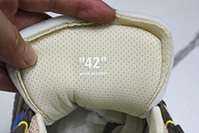of sneakers ow-39