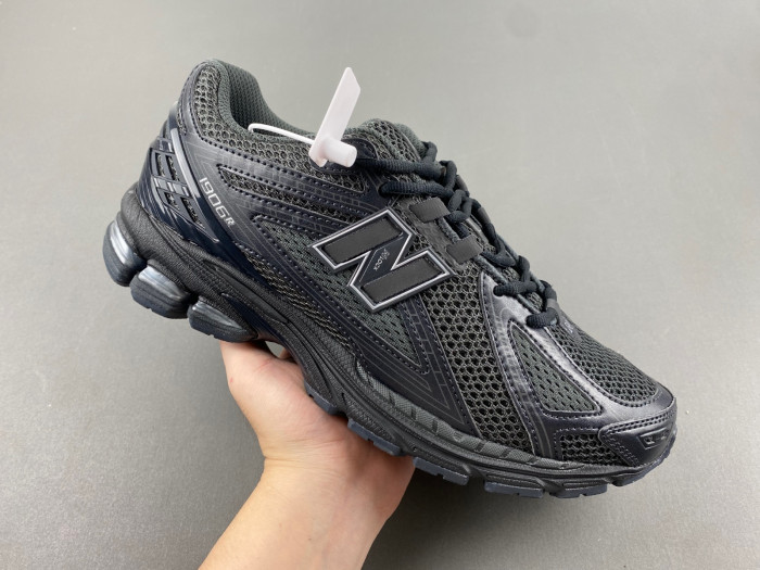new Ba1an*e 1906r black metallic silver m1906rjb