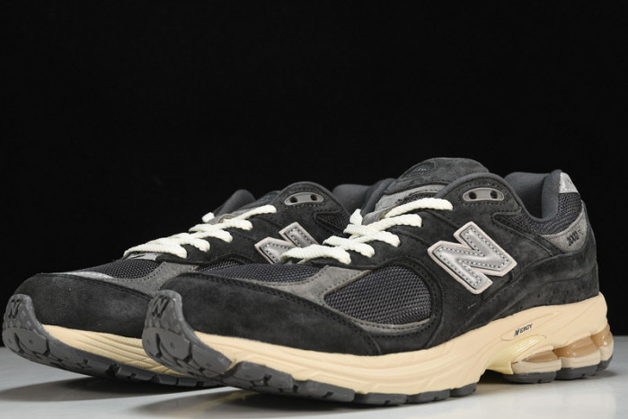 new Ba1an*e 2002r black dark grey m2002rho